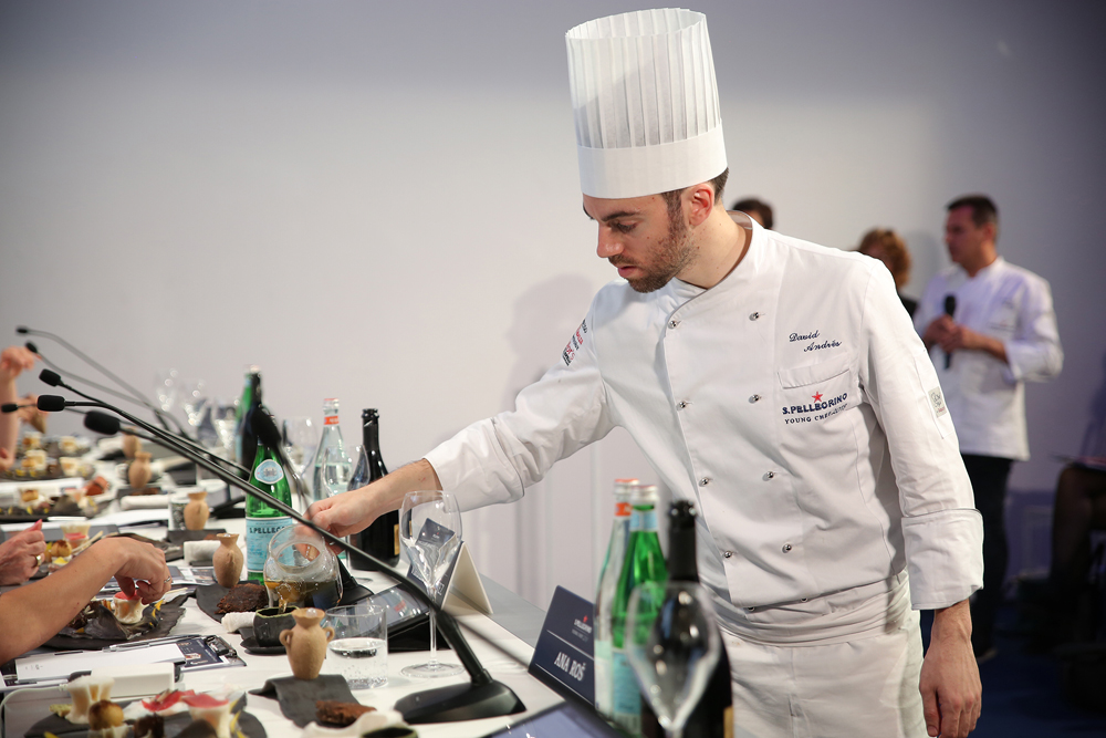 Inquadratura di uno chef durante la San Pellegrino Young Chef del 2018